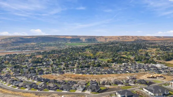 2501 Falconcrest Lp, Richland, WA 99352