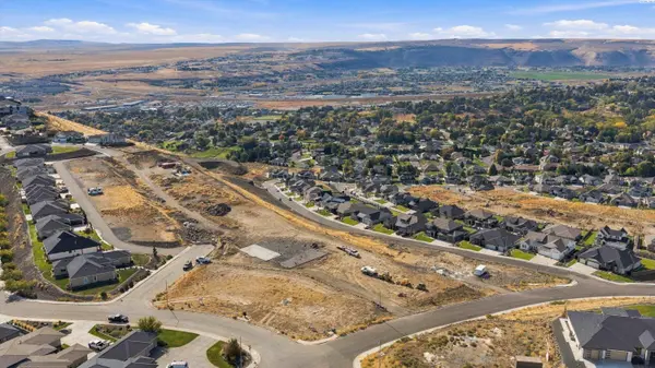 2501 Falconcrest Lp, Richland, WA 99352