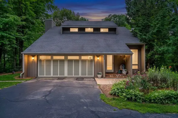 4430 COUNTRY AIRE CT, Hobart, WI 54155