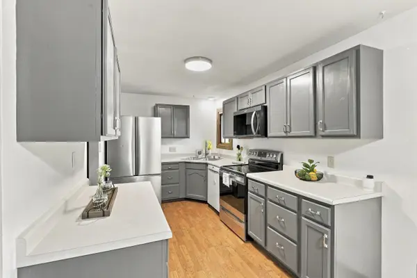 821 WOODFIELD RD, Neenah, WI 54956