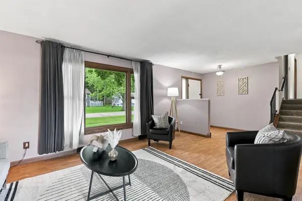 821 WOODFIELD RD, Neenah, WI 54956