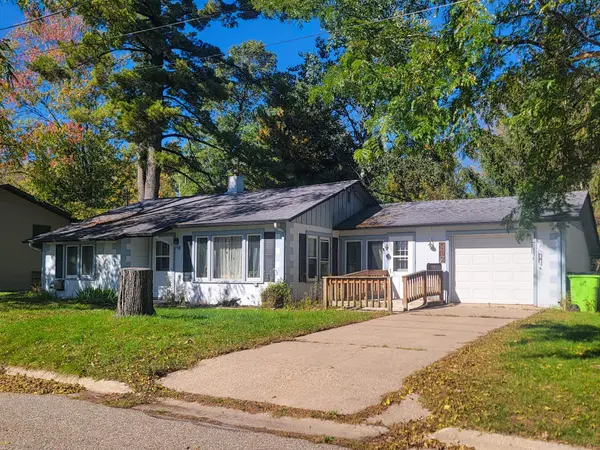 412 WISCONSIN ST, Waupaca, WI 54981-1034
