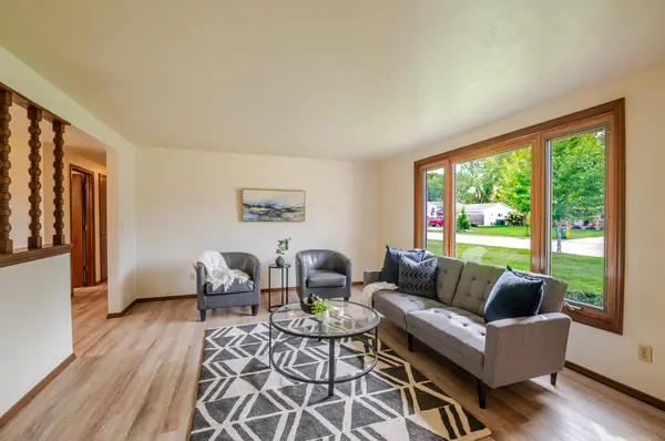 553 DELWICHE RD, Green Bay, WI 54302