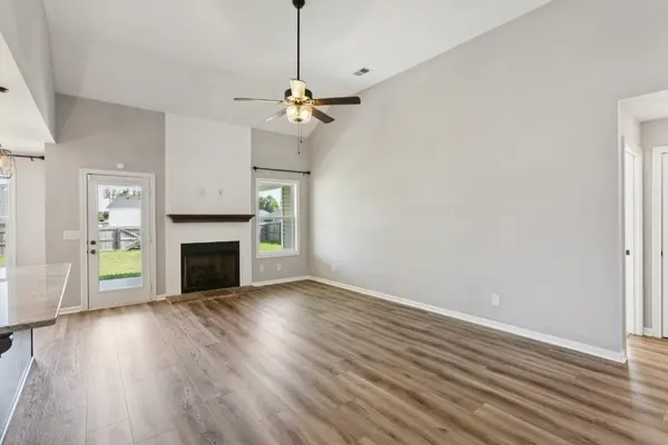 1571 Parkside Dr, Clarksville, TN 37042