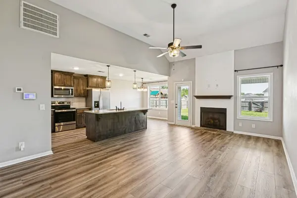 1571 Parkside Dr, Clarksville, TN 37042