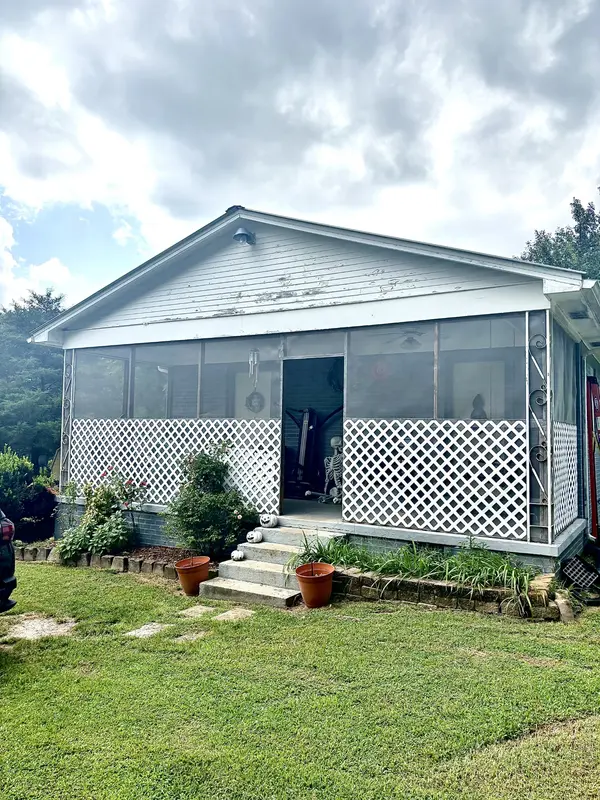 985 CCC Rd, Mc Ewen, TN 37101