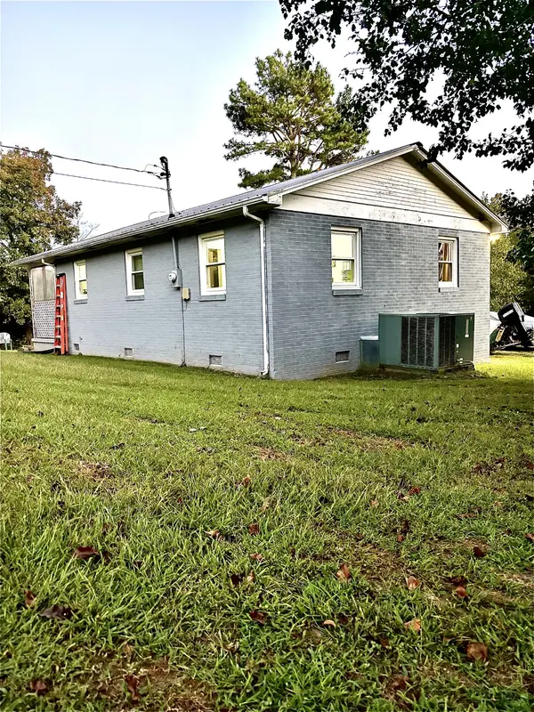985 CCC Rd, Mc Ewen, TN 37101