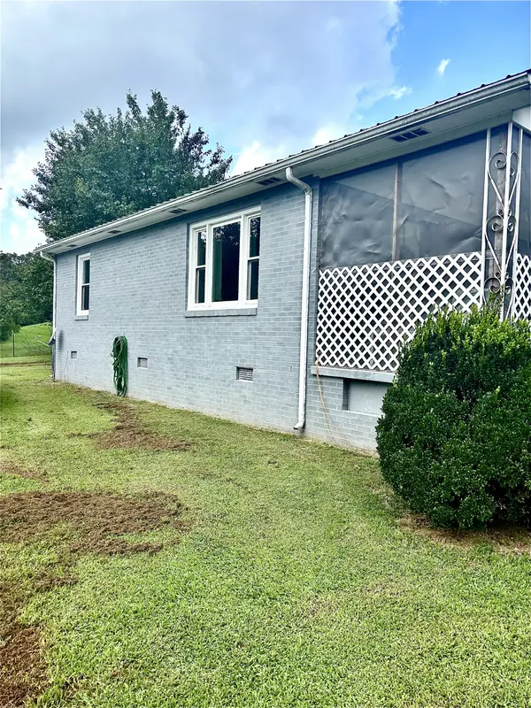 985 CCC Rd, Mc Ewen, TN 37101