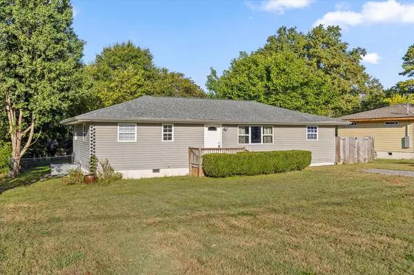 1321 Raydine Ln, Rossville, GA 30741