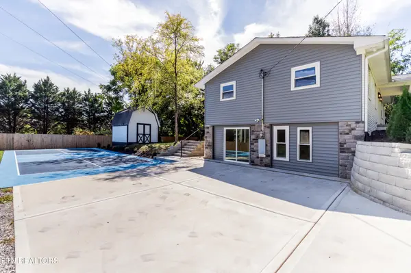 7630 Luscombe Drive, Knoxville, TN 37919