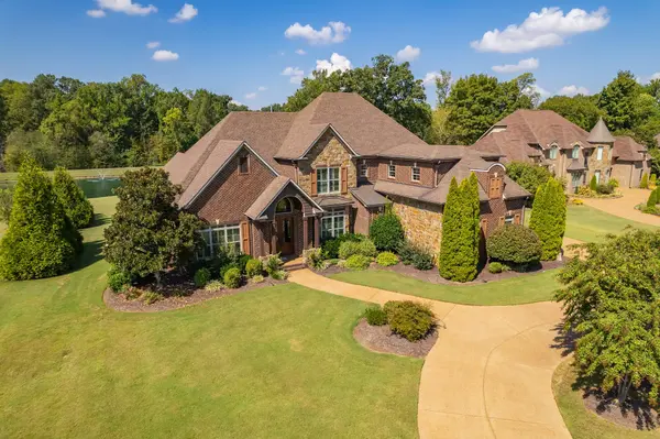 57 Lake Pointe Dr, Jackson, TN 38305