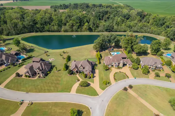 57 Lake Pointe Dr, Jackson, TN 38305