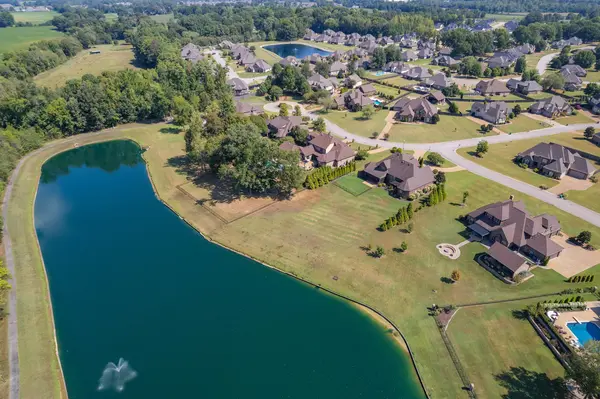 57 Lake Pointe Dr, Jackson, TN 38305