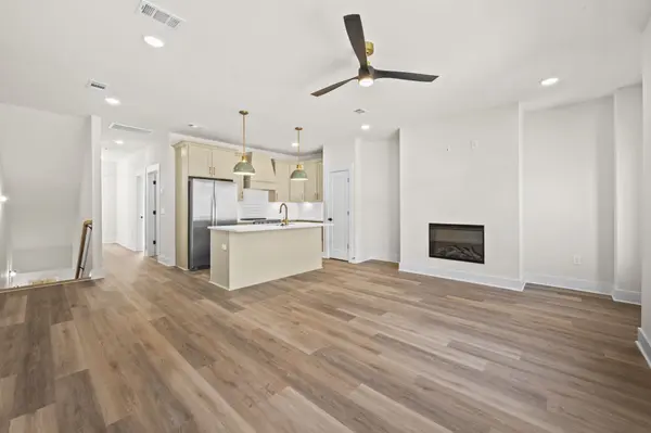 1016 W Kirkland Ave #E, Nashville, TN 37216