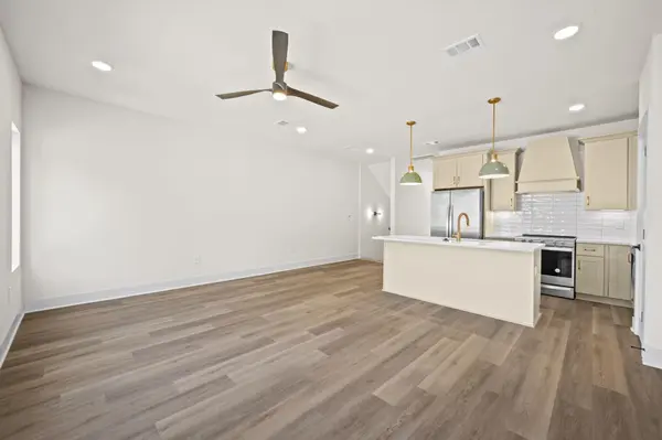 1016 W Kirkland Ave #F, Nashville, TN 37216
