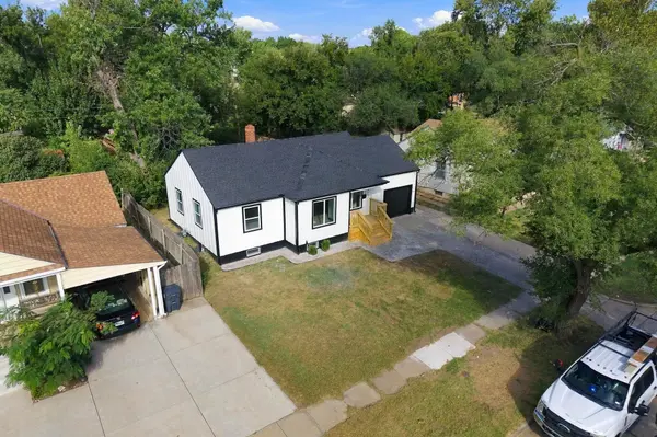 1045 N Ridgewood Dr, Wichita, KS 67208