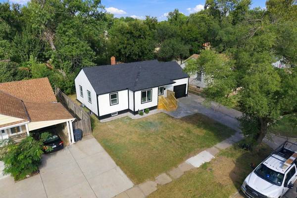1045 N Ridgewood Dr, Wichita, KS 67208