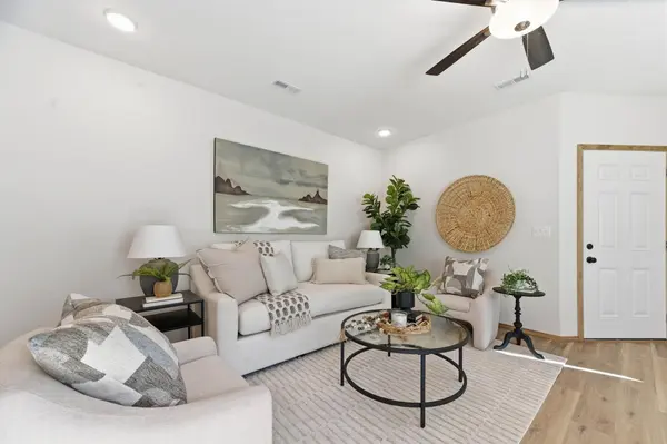 1727 N Main St, Rose Hill, KS 67133