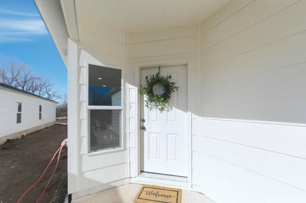 1727 N Main St, Rose Hill, KS 67133