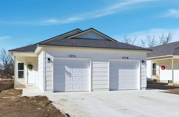 1727 N Main St, Rose Hill, KS 67133