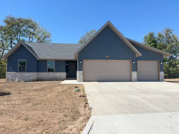1359 S Mahn AVE, Springfield, MO 65802