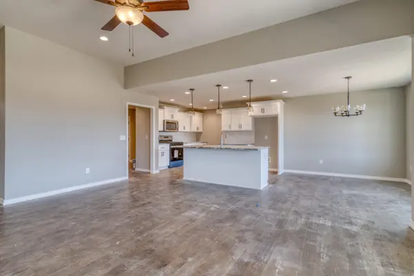 1362 S Mahn AVE, Springfield, MO 65802