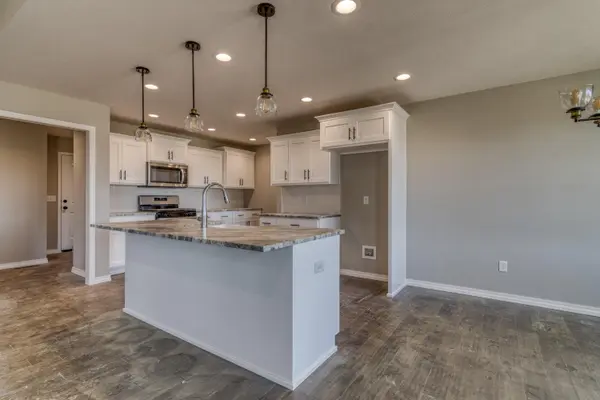 1362 S Mahn AVE, Springfield, MO 65802
