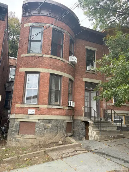 87 City TER, Newburgh, NY 12550
