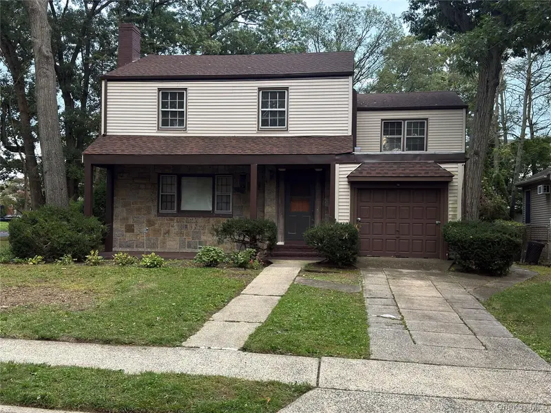 915 Glenwood RD, West Hempstead, NY 11552