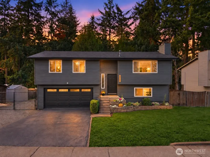 4002 SW 333RD ST, Federal Way, WA 98023