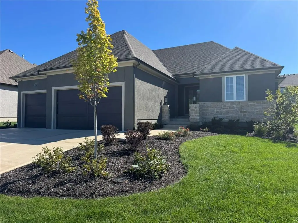 10401 W 151 PL, Overland Park, KS 66221