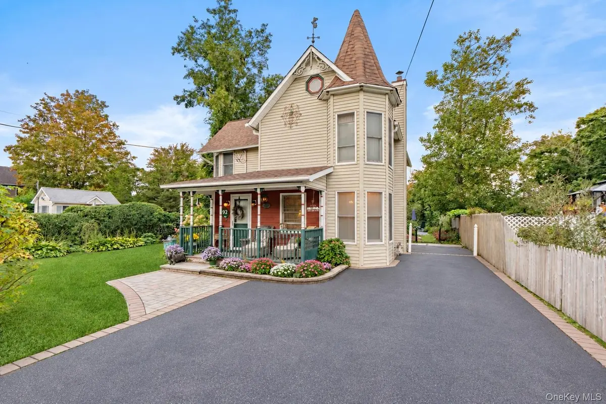 92 Jennings AVE, Patchogue, NY 11772