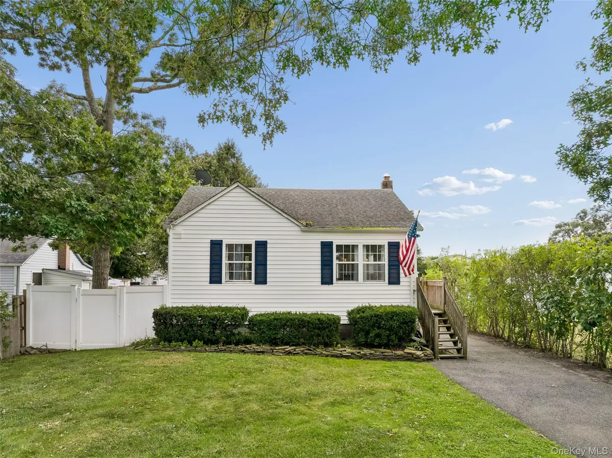82 Rugby DR, Shirley, NY 11967