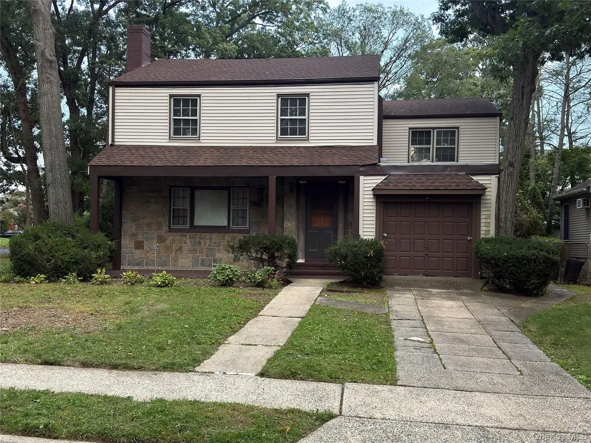 915 Glenwood RD, West Hempstead, NY 11552