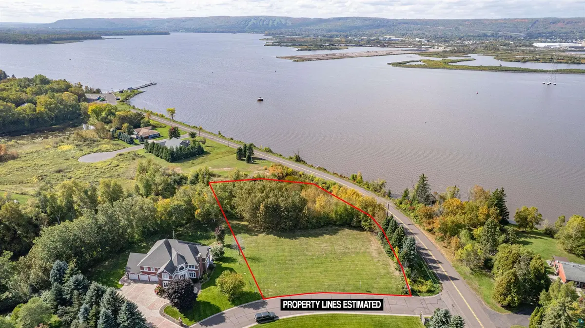 2 Beacon Ln, Superior, WI 54880