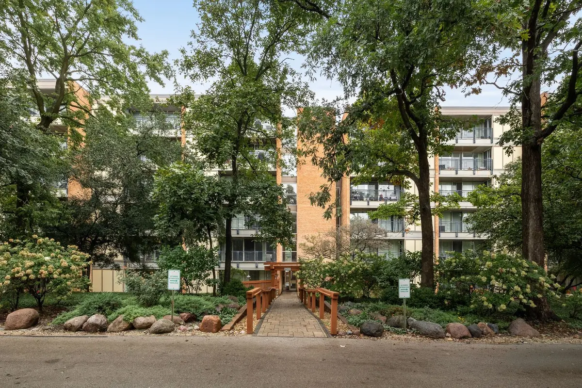 6010 Oakwood DR #2G, Lisle, IL 60532
