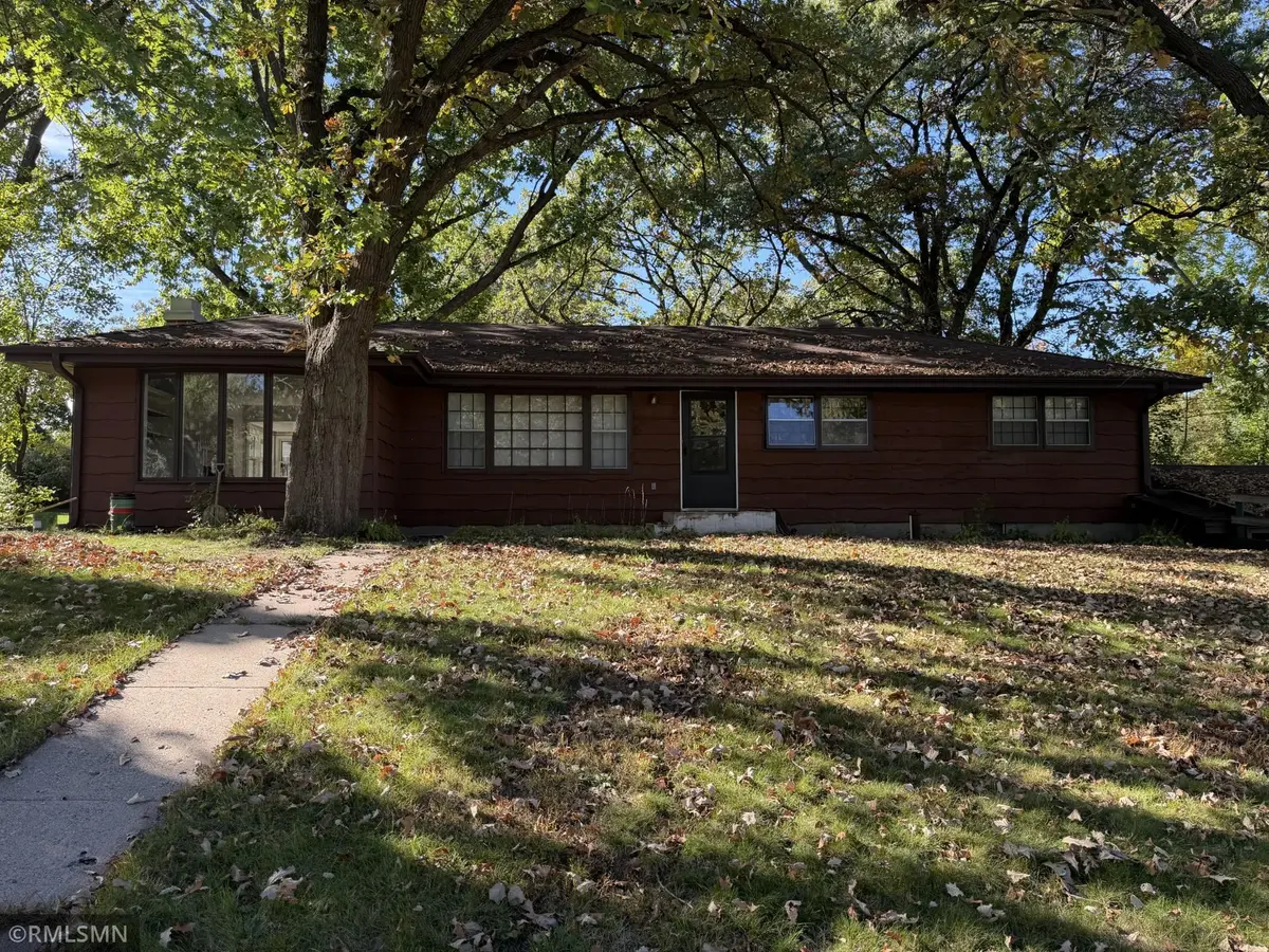 43 Suzanne AVE, Vadnais Heights, MN 55127