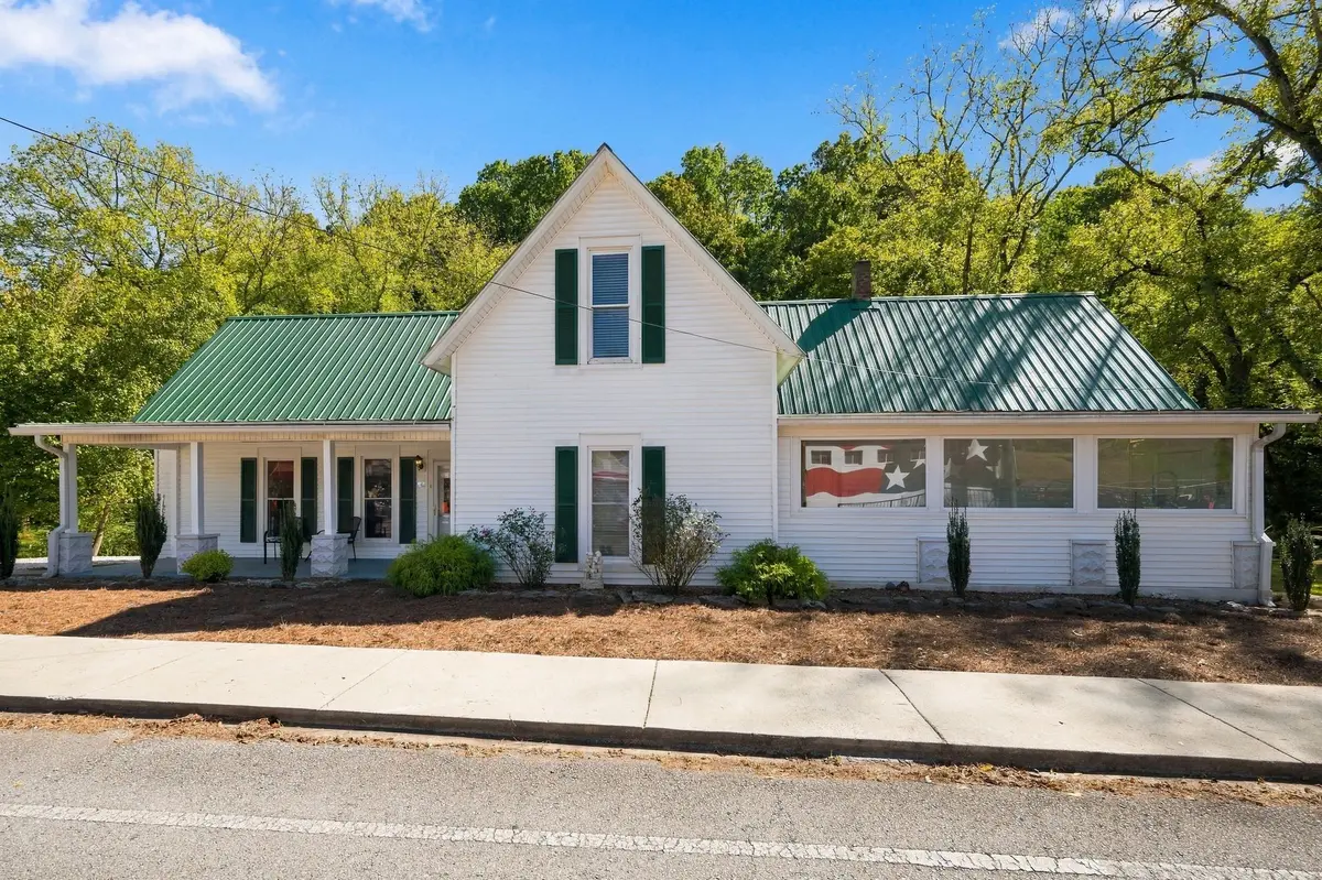 525 Water St, Charlotte, TN 37036