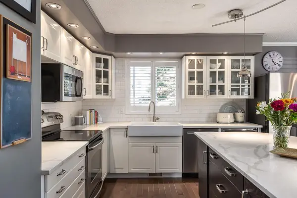 505 Edgebank PL NW, Calgary, AB T3A 4V6