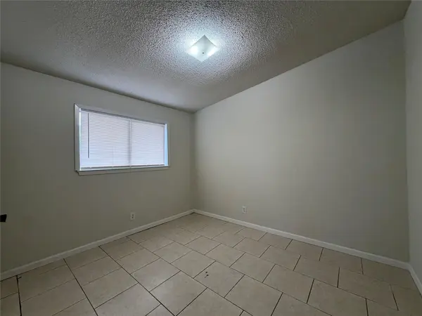 1100 N Meadows DR #104, Austin, TX 78758