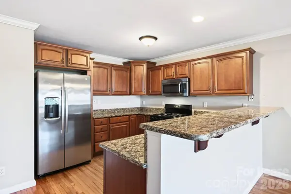 73 Rotunda CIR, Asheville, NC 28806