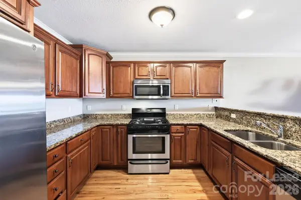 73 Rotunda CIR, Asheville, NC 28806