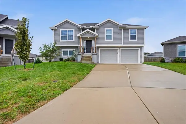 21806 Lucca CIR, Peculiar, MO 64078