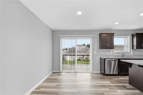 21806 Lucca CIR, Peculiar, MO 64078