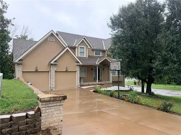 5904 Albervan ST, Shawnee, KS 66216