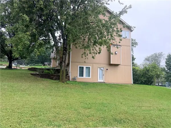 5904 Albervan ST, Shawnee, KS 66216