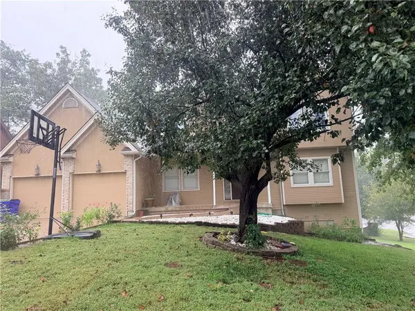 5904 Albervan ST, Shawnee, KS 66216