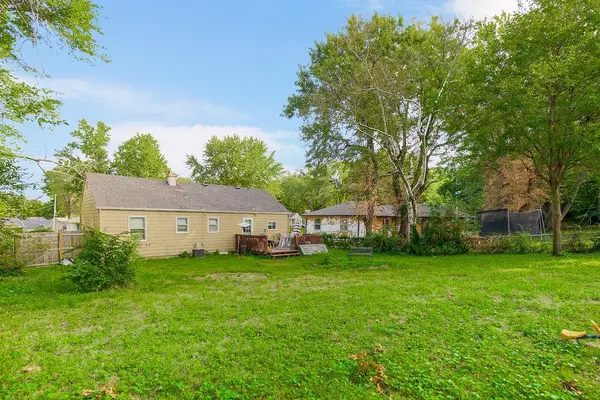 8805 E 73rd ST, Raytown, MO 64133