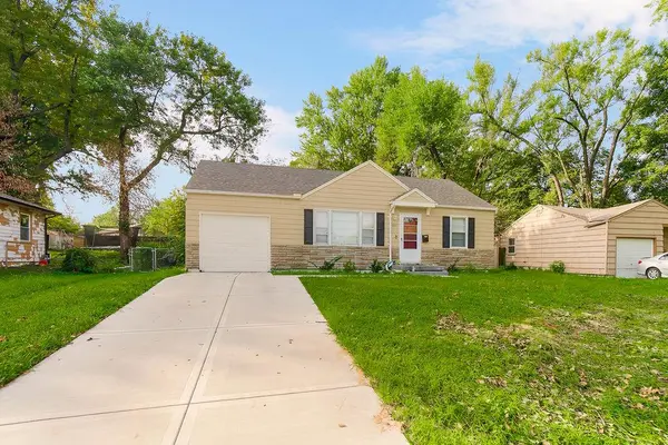 8805 E 73rd ST, Raytown, MO 64133