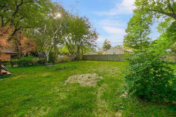 8805 E 73rd ST, Raytown, MO 64133